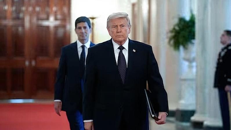 El presidente de EE UU, Donald Trump, y el responsable de la Fed, Kevin Warsh. Europa Press