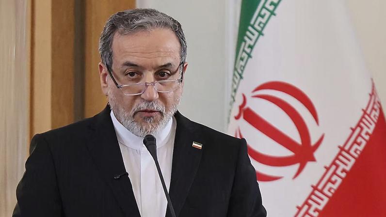 Chanceler iraniano afirmou que o país tem direito à legítima defesa, enquanto Teerã acusa Washington de comprometer os esforços diplomáticos para encerrar o conflito