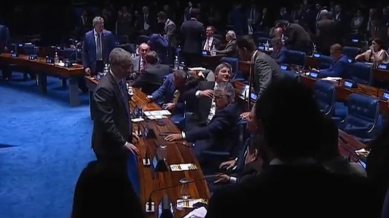 Classe política precisa saber de onde vai tirar crédito, afirma