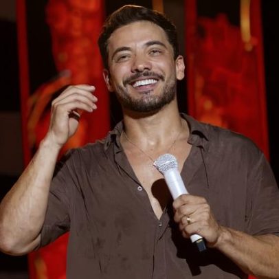Wesley Safadão alerta sobre eleições de 2026 durante show em Campina Grande