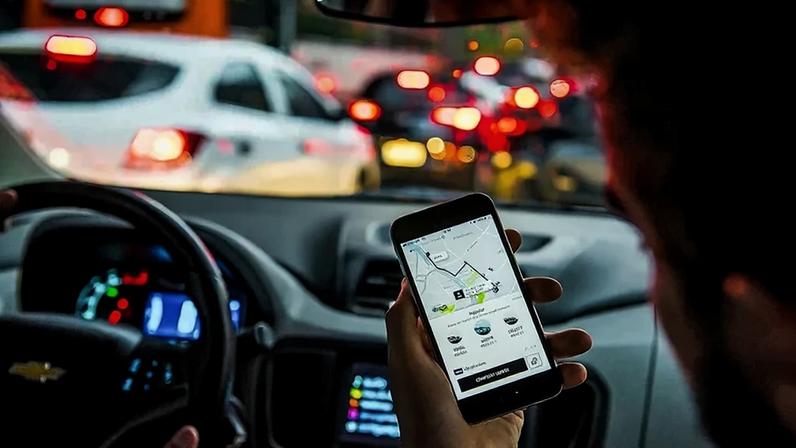 Sistemas de inteligência artificial já ajudam cidades a reduzir congestionamentos, melhorar a segurança viária e otimizar o funcionamento dos semáforos (Germano Lüders/Exame)