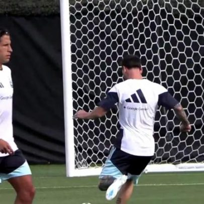 Messi acerta o travessão em treino da Argentina