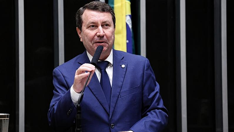 Câmara aprova regras para proteger consumidor no uso de IA