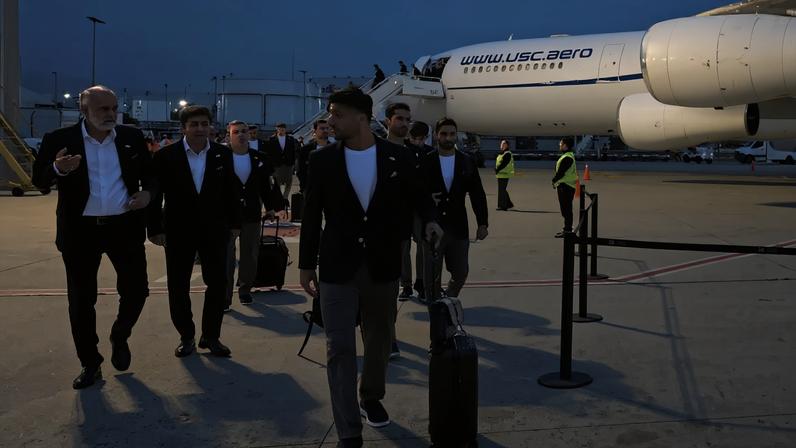 Delegação do Irã desembarca no aeroporto de Tijuana, no México, onde fará sua reparação para a Copa do Mundo