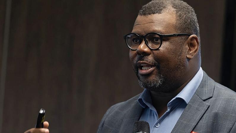 Delton Felipe, professor de História da Universidade Estadual de Maringá coordenou o estudo da Fundação Tide Setubal sobre ações contra o racismo em governos estaduais a prefeituras
