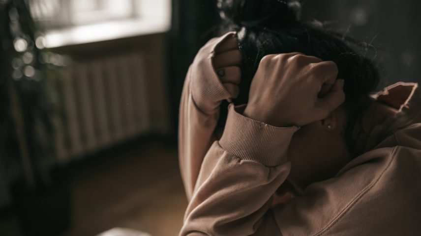 Saúde mental já custa quase 26 trilhões de reais por ano à economia global e conta pode triplicar até 2030