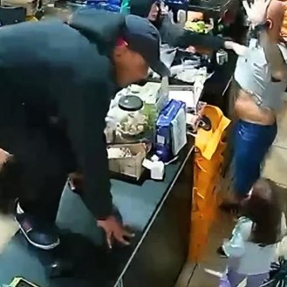 Comerciante durante assalto em loja de SP diz estar com a filha