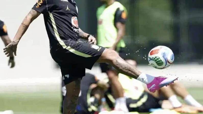 Neymar volta a treinar com bola pela seleção brasileira - 16/06/2026 (Rafael Ribeiro/CBF/Divulgação)