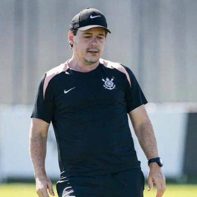 Diniz comanda treino de campo reduzido no Corinthians