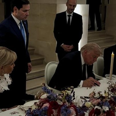Trump assina acordo entre EUA e Irã