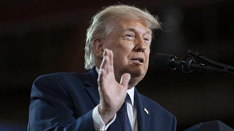Donald Trump (na foto) ameaçou retomar os bombardeios caso Teerã não aceite imediatamente um acordo de paz
