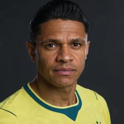 Trio da seleção surpreende e esgota camisas no site oficial