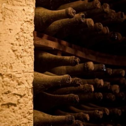 Château d’Yquem de 1892 encontrado sob piso de capela