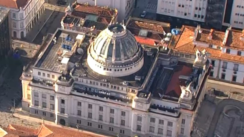 Agentes estão na Alerj