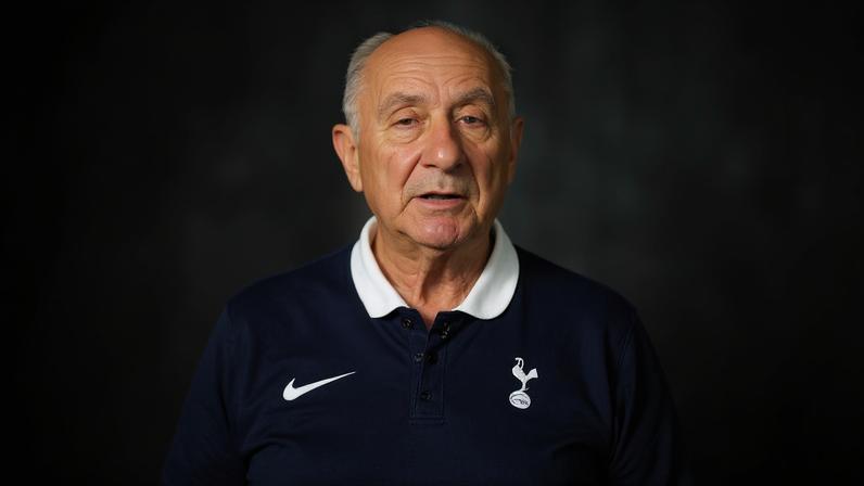 Confira o anúncio da contratação em que a lenda dos Spurs, Osvaldo Ardiles, dá as boas-vindas ao zagueiro argentino Marcos Senesi ao clube.