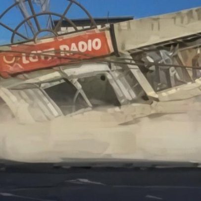 Prédio desaba nas Filipinas durante terremoto de 7,8