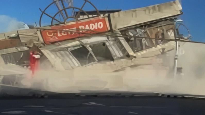 Prédio de restaurante desaba nas filipinas durante terremoto de magnitude 7,8