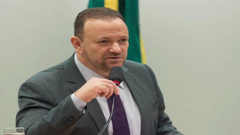 Edinho avaliou que ministro do TSE, indicado por Bolsonaro, deve ter razões para suspender pesquisa