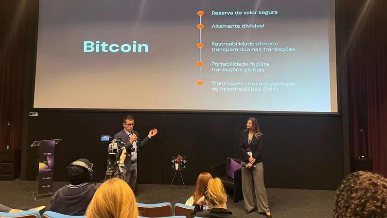 Painel do Fin4She Summit sobre criptomoedas. Foto: Beatriz Rocha/E-Investidor