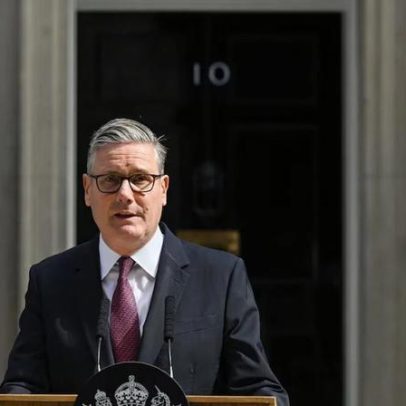 Keir Starmer renuncia ao cargo de premiê após queda de popularidade