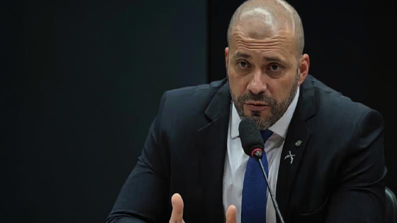 Atualmente, Silveira cumpre pena em regime aberto e possui autorização para trabalhar