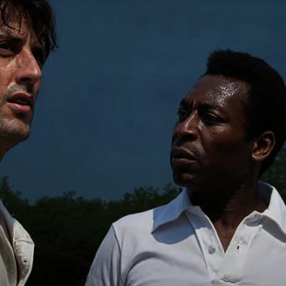 Pelé quebra dedo de Stallone em filme sobre a 2ª Guerra