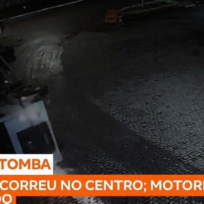 Caminhão tomba ao fazer curva na Serra por excesso de carga