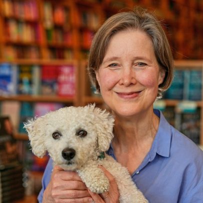 Conheça 7 livrarias de autores famosos sem sair de casa