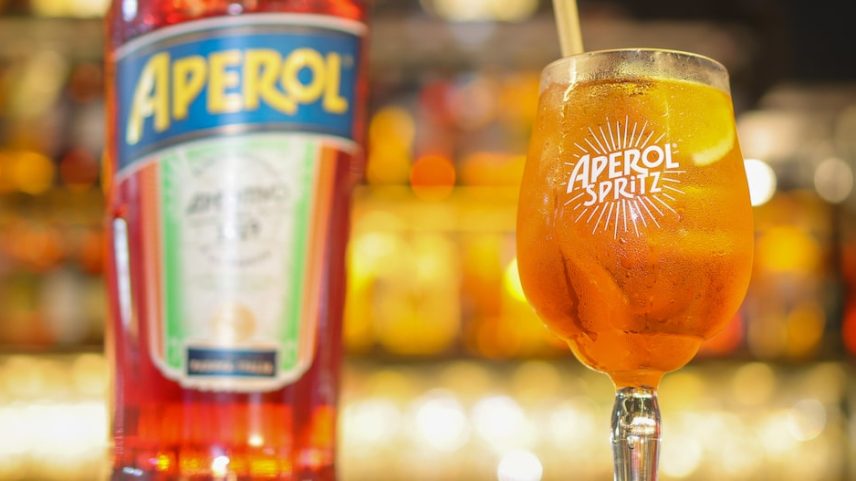 Aperol em alta nos bares: conquista pista e carta de drinks