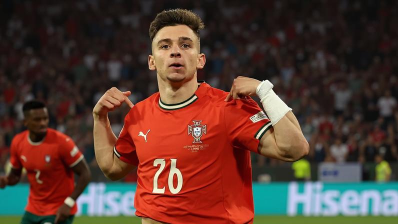Atacante português nega obrigação de passar a bola a Cristiano Ronaldo