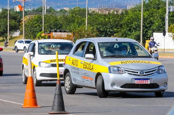 Pela proposta, jovens de 16 anos poderão conduzir veículos entre 5h e meia-noite