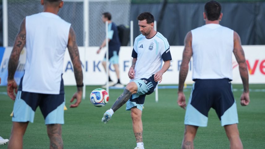 O jogo 200 de Messi com a Argentina também marca a estreia da Albiceleste na Copa do Mundo diante da Argélia