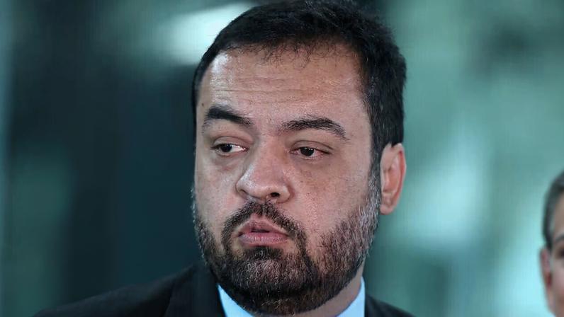 Segurança da família de Castro era feita por três veículos blindados e 24 PMs