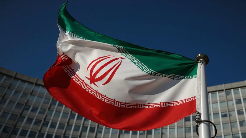 Governo iraniano afirma que responderá às ações militares dos EUA, enquanto os dois países trocam acusações de descumprimento do cessar-fogo