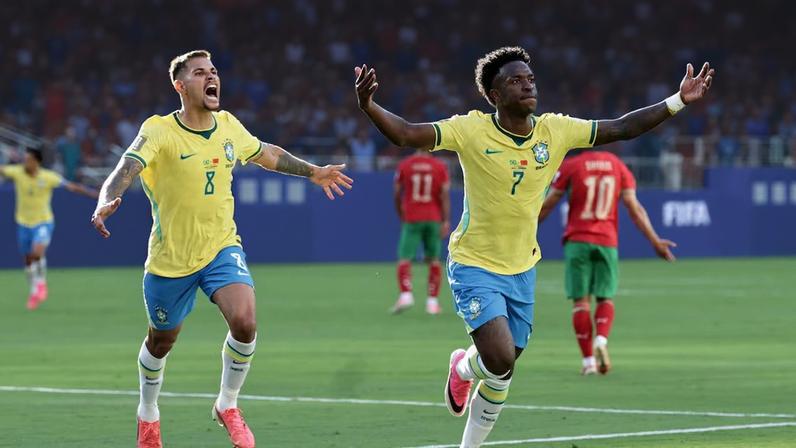 Vinícius Júnior foi um dos poucos elogiados na estreia da seleção na Copa.