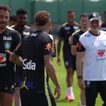 Neymar realiza batismo e treina com a Seleção Brasileira