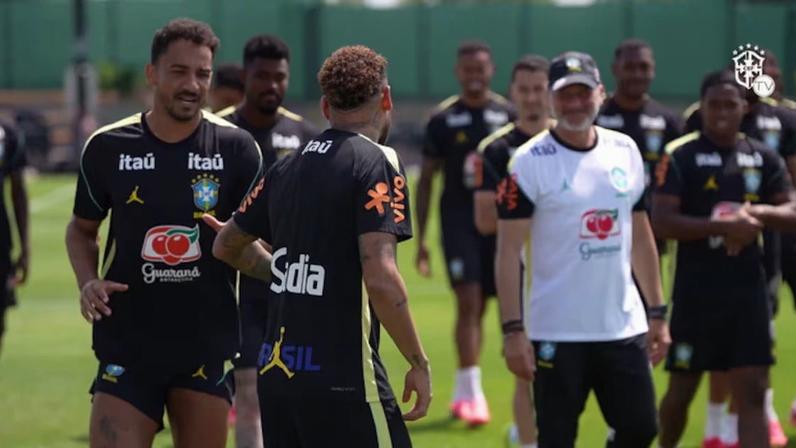 Em preparação para a partida contra o Haiti, Brasil teve Neymar pela primeira vez junto com o grupo de atletas no campo de treinamento em New Jersey.