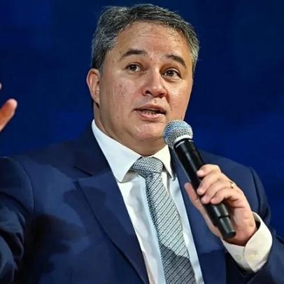 Efraim Filho defende PEC da 6x1 com emenda de horário flexível