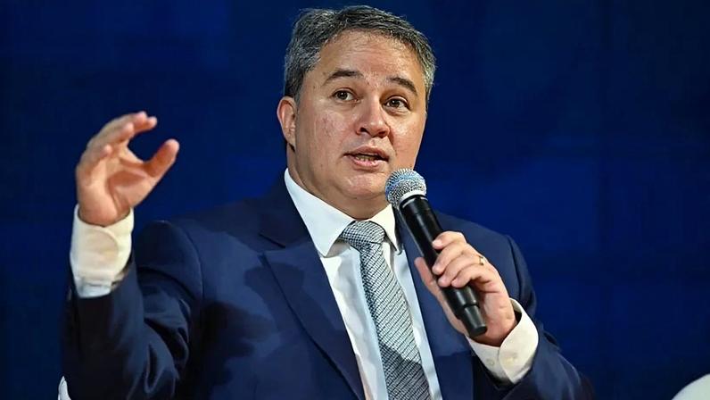 Efraim declarou ser favorável à redução da jornada de trabalho, mas disse não apoiar mudanças que eliminem a possibilidade de diferentes modelos de escala