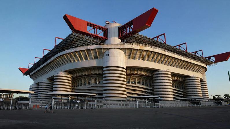 Estádio de Milão ampliado com 11 torres de concreto para 75.817 torcedores