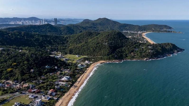Praias de Estaleiro e Estaleirinho, em Balneário Camboriú