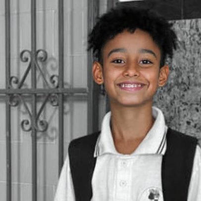 Menino de 9 anos morre em acidente entre bicicleta elétrica e ônibus no Alemão