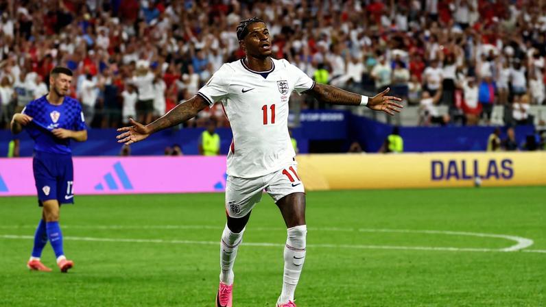 Marcus Rashford celebra o 4º gol da Inglaterra contra a Croácia