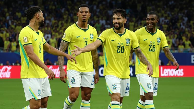 Vini Jr. foi o grande destaque da noite após marcar dois gols