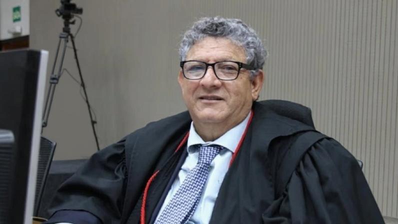 Operação Gemini atinge o desembargador afastado Dirceu dos Santos e o deputado estadual Faissal Calil (PL); Estadão pediu manifestação dos citados