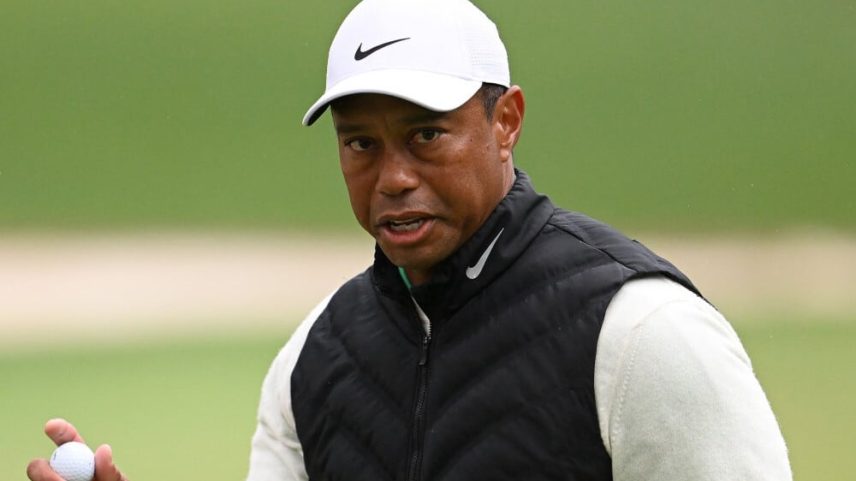 Tiger Woods volta à reabilitação enquanto namorada enfrenta câncer