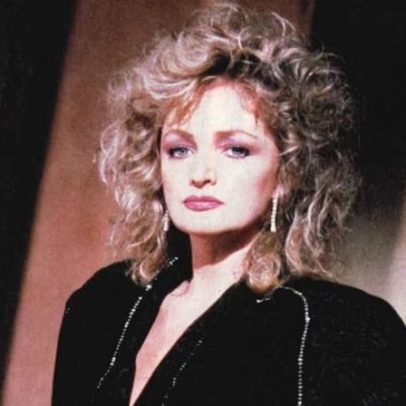 Bonnie Tyler sai do coma e segue em estado grave na UTI