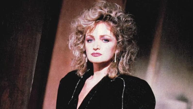 Bonnie Tyler sai do coma, mas permanece em estado grave na UTI