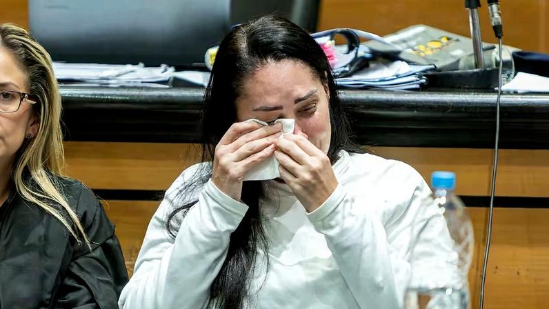 Monique chorou ao ouvir decisão da juíza Elizabeth Machado Louro