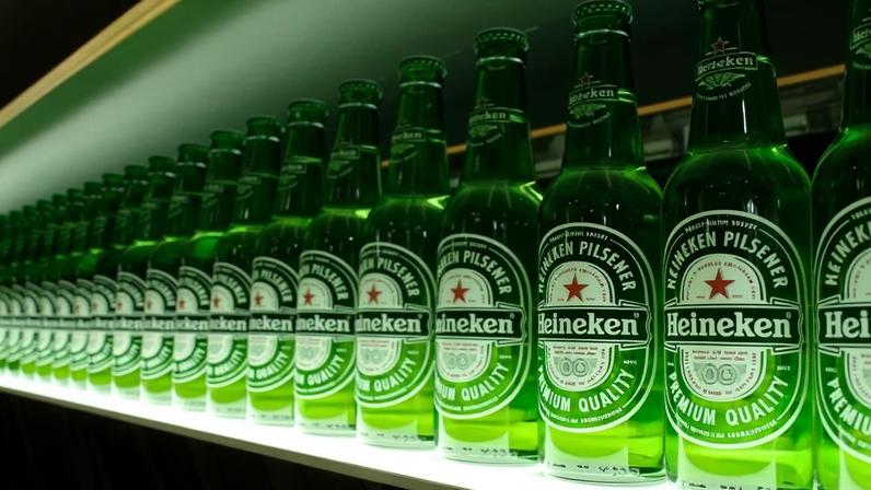 Acionistas da Heineken pressionam por CEO de fora após saída de van den Brink